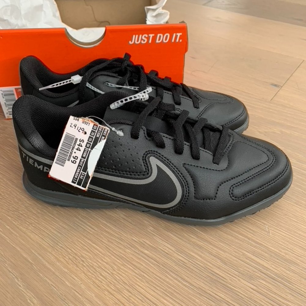 Nike (3.5 US) Tiempo Legend 9 Club TF Jr Turf Soccer Shoes